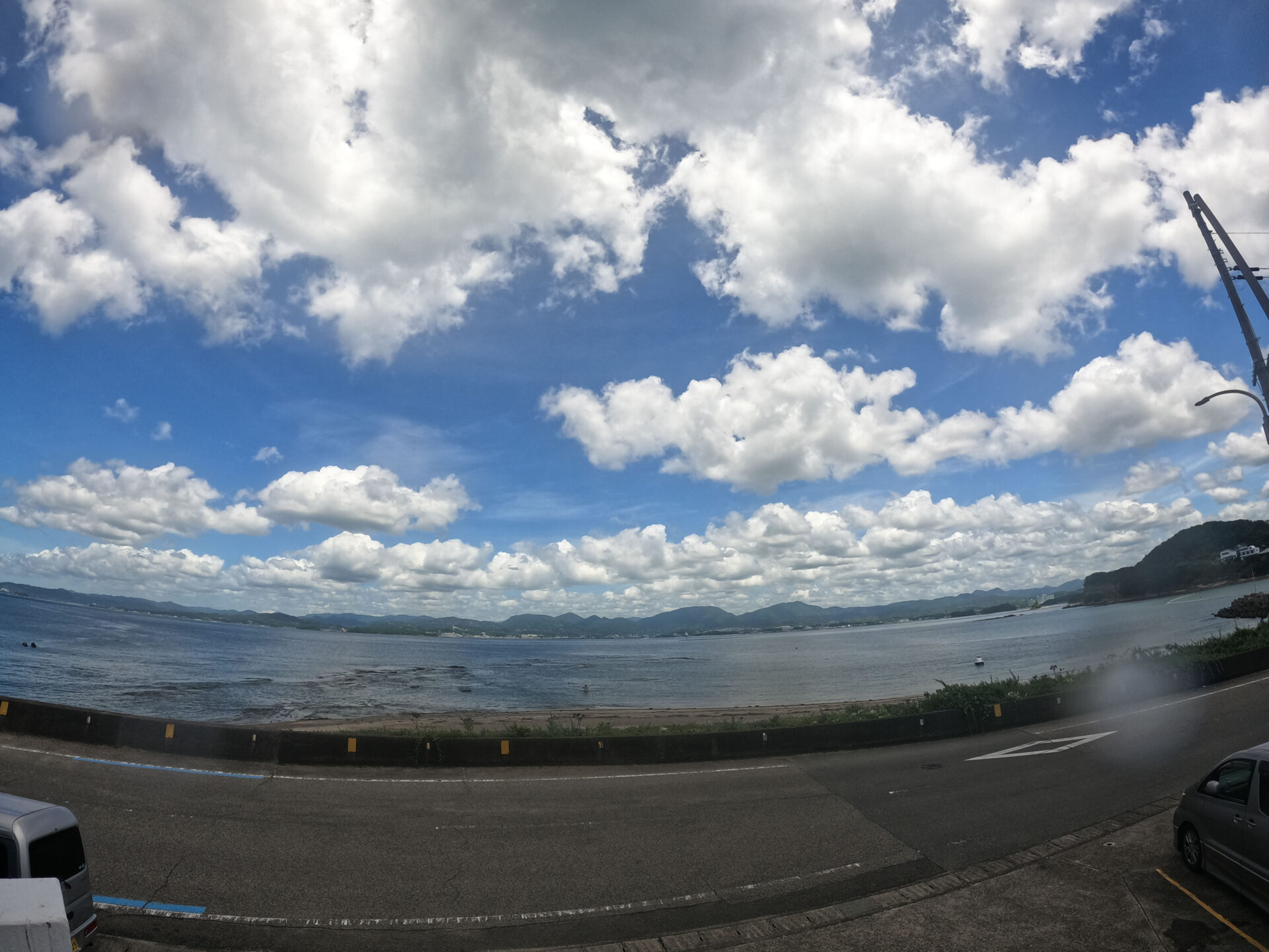 ボートから見る白浜の景色